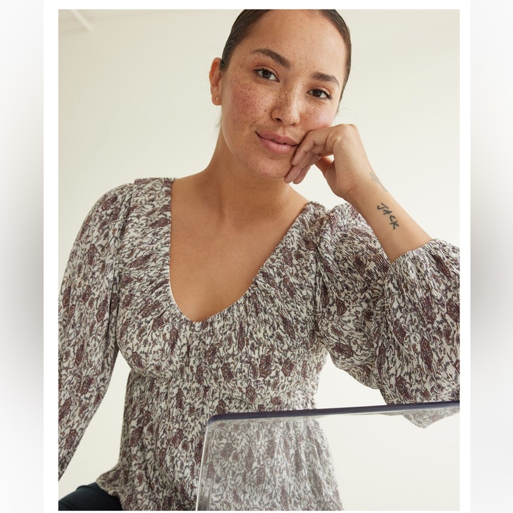 NWT Reitmans Long Ballon Aleevw Empire Cut Blouse Size Large